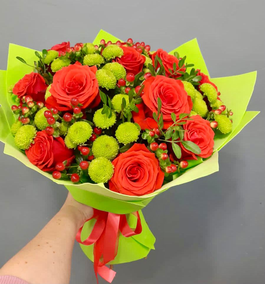 Букет цветов из: Хризантемы и Розы в Новохоперске