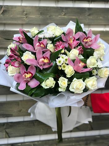 Букет цветов из: Розы и Хризантемы в Новохоперске