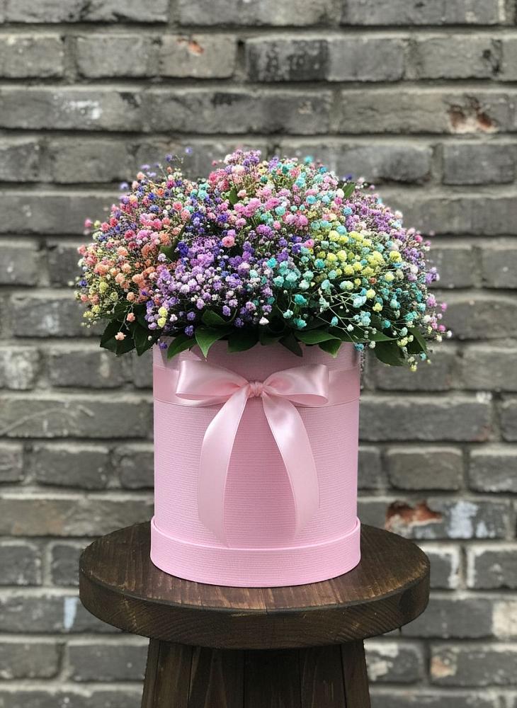 Цветочная композиция из Гипсофила и Розы в шляпной коробке в Новохоперске