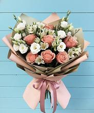 Букет цветов из:  Розы, Альстромерии и Лизиантусы в Новохоперске