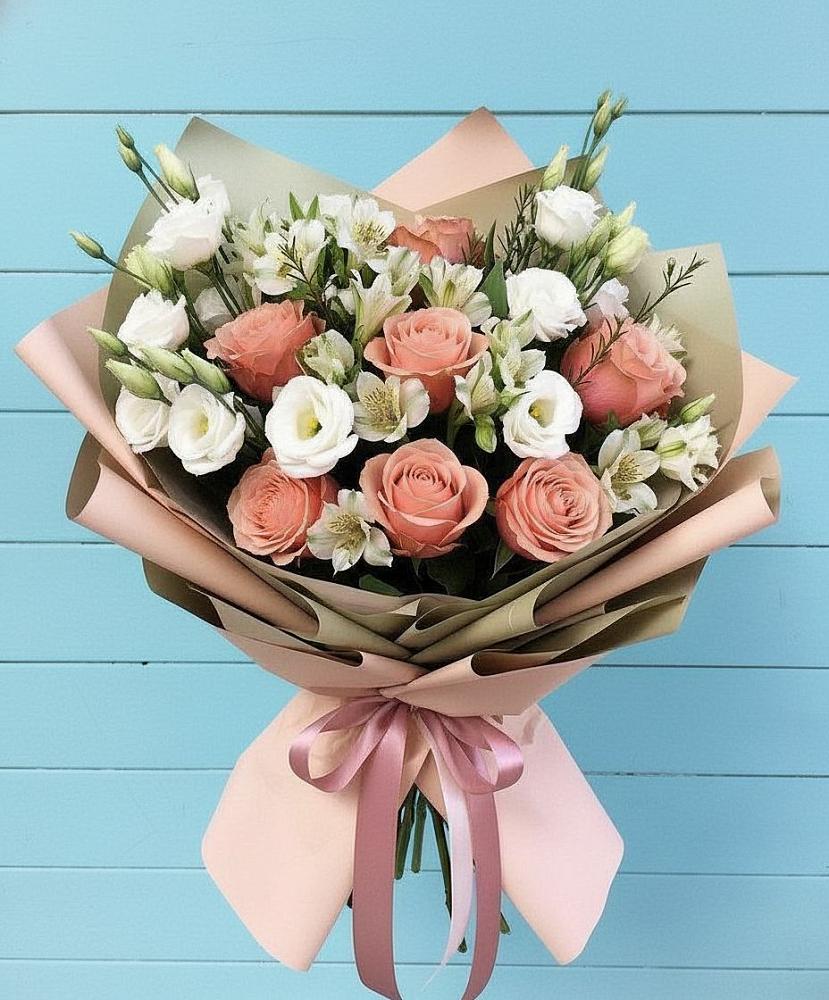 Букет цветов из: Розы, Альстромерии и Лизиантусы в Новохоперске