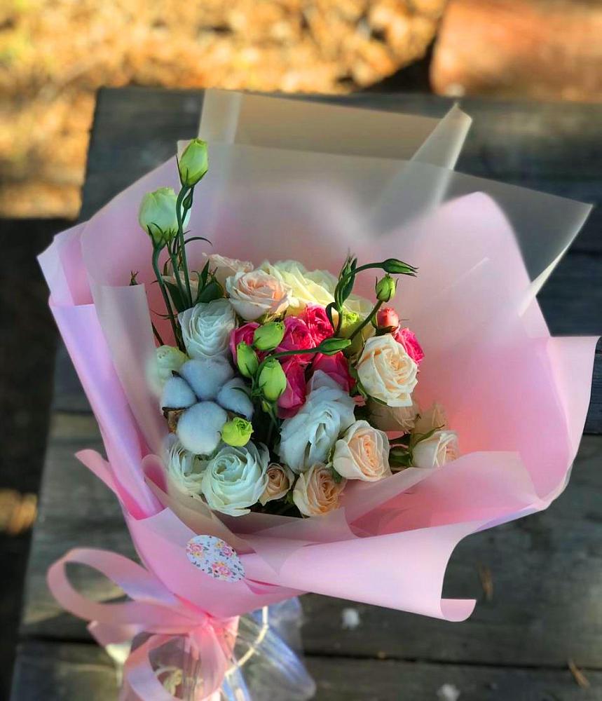 Букет цветов из: Розы и Лизиантусы в Новохоперске