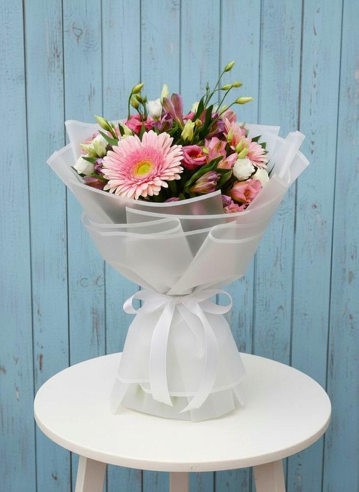 Букет цветов из: Герберы, Альстромерии и Лизиантусы в Новохоперске