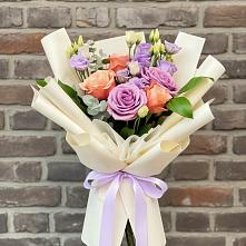 Букет цветов из:  Лизиантусы и Розы в Новохоперске