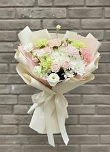Букет цветов из:  Гвоздики, Розы, Лизиантусы и Хризантемы в Новохоперске