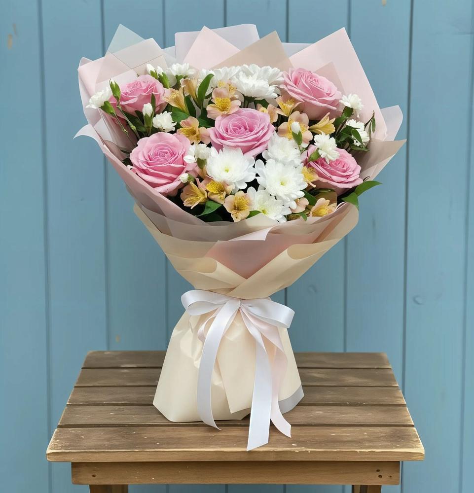 Букет цветов из: Гвоздики, Орхидеи и Розы в Новохоперске