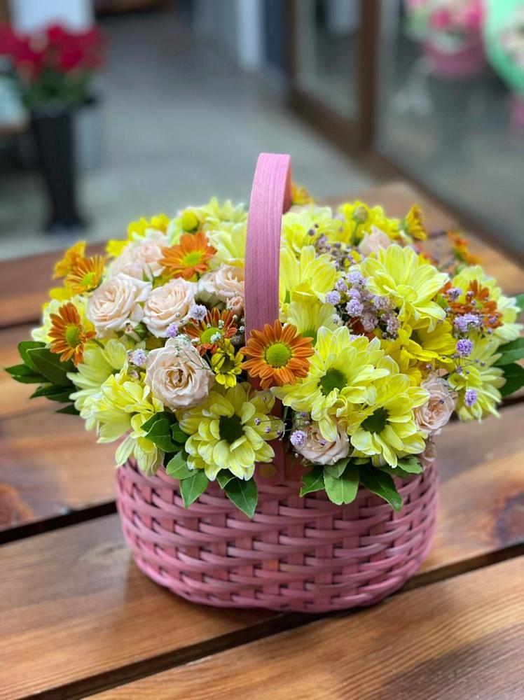 Цветочная композиция из Хризантемы и Розы в корзине в Новохоперске