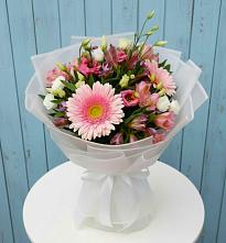 Букет цветов из:  Герберы, Альстромерии и Лизиантусы в Новохоперске