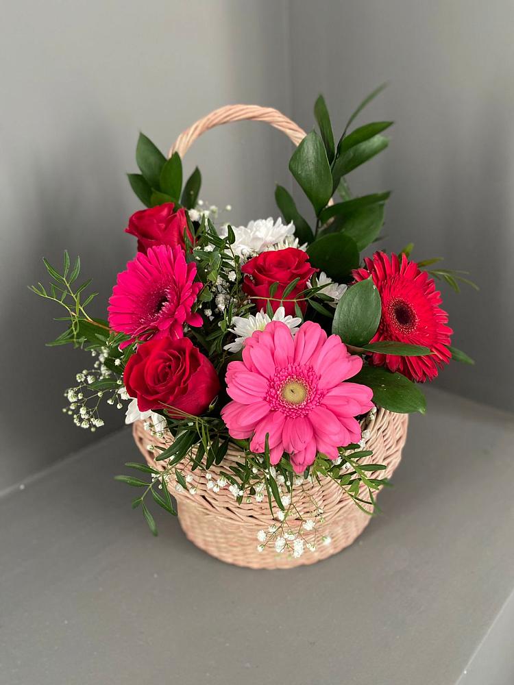 Цветочная композиция из Розы, Хризантемы и Герберы в корзине в Новохоперске
