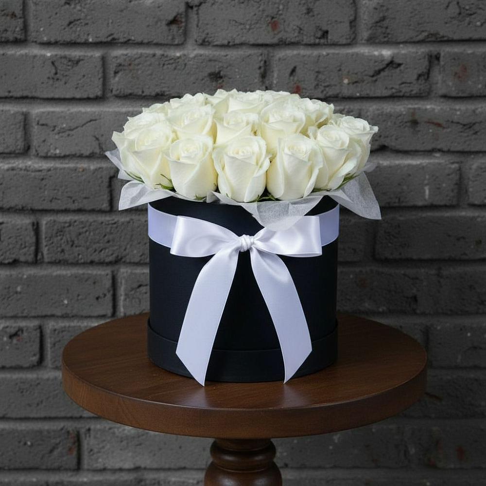 Цветочная композиция из Розы в шляпной коробке в Новохоперске