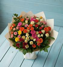 Букет Микс из разноцветных кустовых роз в Новохоперске