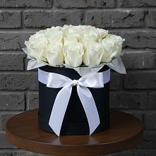 Цветочная композиция из Розы в шляпной коробке в Новохоперске