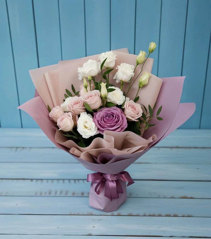 Букет цветов из: Розы и Лизиантусы в Новохоперске